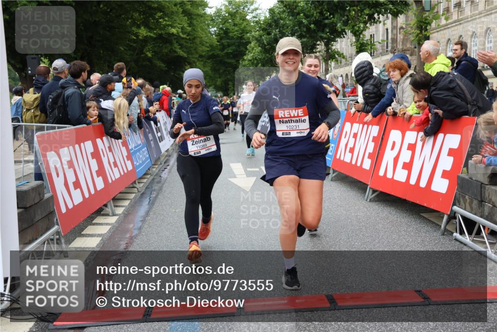 14.06.2026 - REWE Women's Run Strokosch-Dieckow http://msf.ph/oto/9773555 14.06.2026 09:55:35 Ziel 10150, 10231, 10496, 10598, 10810, 11089, 11300 meine-sportfotos.de