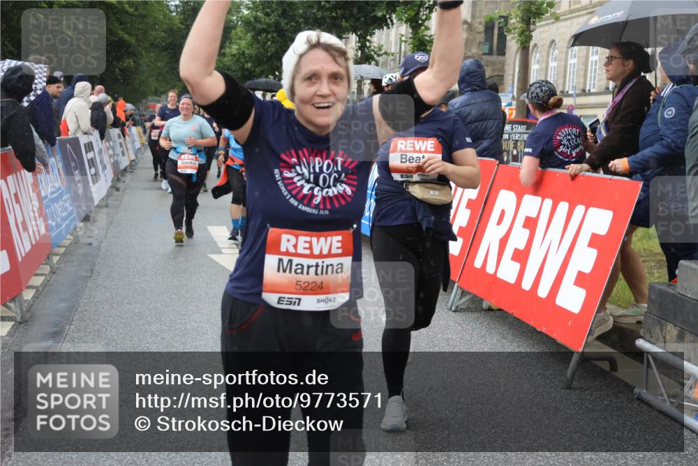 14.06.2026 - REWE Women's Run Strokosch-Dieckow http://msf.ph/oto/9773571 14.06.2026 11:08:45 Ziel 5224, 5235, 5413, 5414, 5596, 5779, 5852, 5994 meine-sportfotos.de