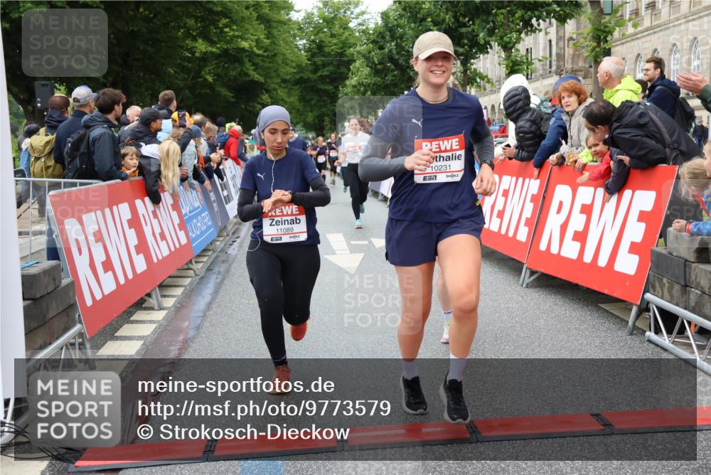 14.06.2026 - REWE Women's Run Strokosch-Dieckow http://msf.ph/oto/9773579 14.06.2026 09:55:35 Ziel 10150, 10231, 10496, 10598, 10810, 11089, 11300 meine-sportfotos.de