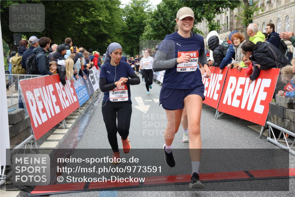 14.06.2026 - REWE Women's Run Strokosch-Dieckow http://msf.ph/oto/9773591 14.06.2026 09:55:36 Ziel 10129, 10150, 10231, 10372, 10496, 10598, 10810, 11089, 11300 meine-sportfotos.de