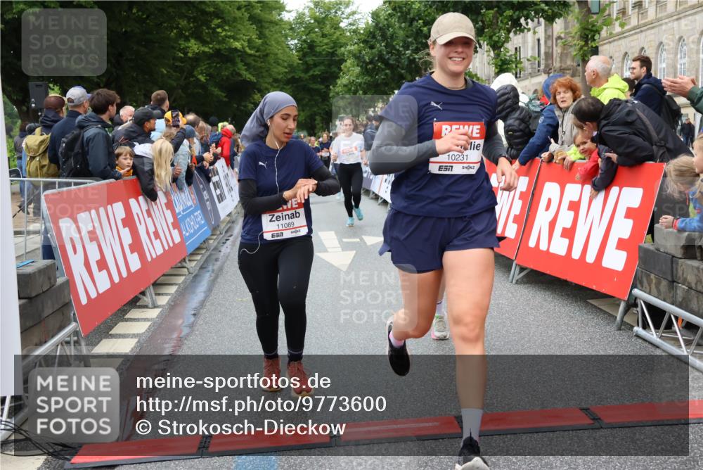 14.06.2026 - REWE Women's Run Strokosch-Dieckow http://msf.ph/oto/9773600 14.06.2026 09:55:36 Ziel 10129, 10150, 10231, 10372, 10496, 10598, 10810, 11089, 11300 meine-sportfotos.de