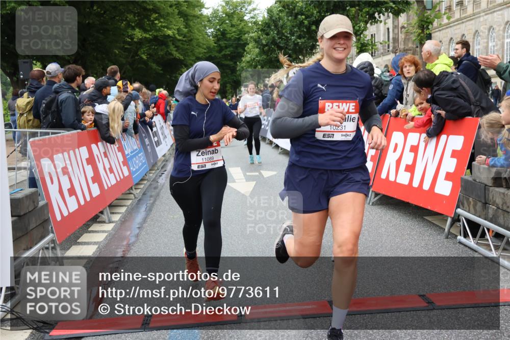 14.06.2026 - REWE Women's Run Strokosch-Dieckow http://msf.ph/oto/9773611 14.06.2026 09:55:36 Ziel 10129, 10150, 10231, 10372, 10496, 10598, 10810, 11089, 11300 meine-sportfotos.de