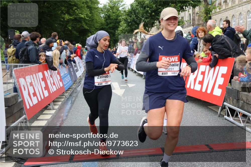 14.06.2026 - REWE Women's Run Strokosch-Dieckow http://msf.ph/oto/9773623 14.06.2026 09:55:36 Ziel 10129, 10150, 10231, 10372, 10496, 10598, 10810, 11089, 11300 meine-sportfotos.de