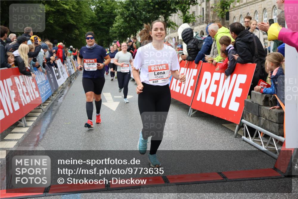 14.06.2026 - REWE Women's Run Strokosch-Dieckow http://msf.ph/oto/9773635 14.06.2026 09:55:39 Ziel 10129, 10231, 10358, 10364, 10372, 10496, 10662, 10699, 10810, 11089, 11300, 11454 meine-sportfotos.de