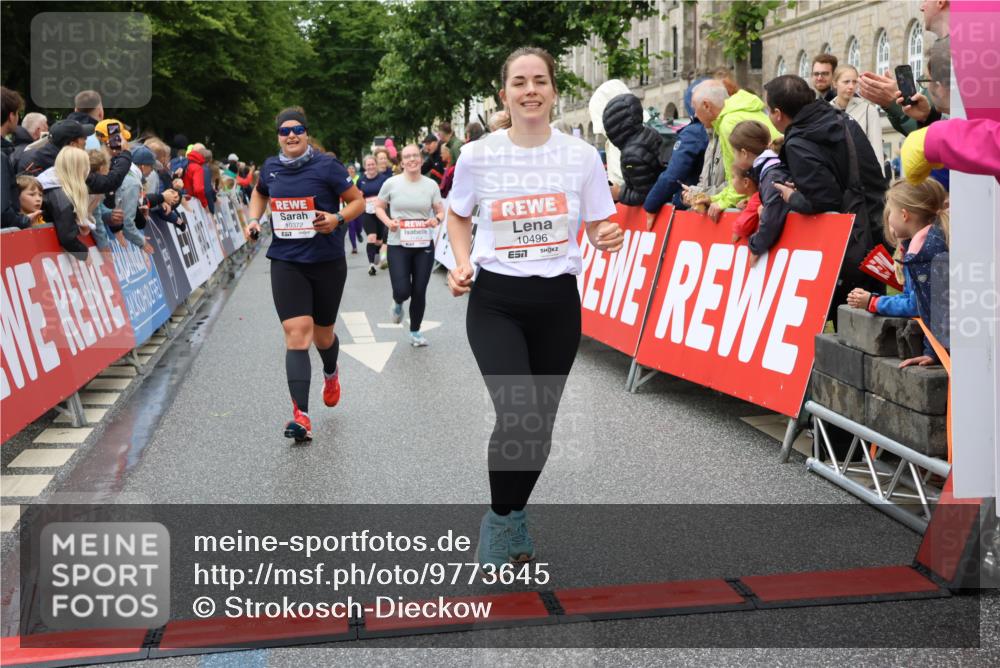 14.06.2026 - REWE Women's Run Strokosch-Dieckow http://msf.ph/oto/9773645 14.06.2026 09:55:39 Ziel 10129, 10231, 10358, 10364, 10372, 10496, 10662, 10699, 10810, 11089, 11300, 11454 meine-sportfotos.de