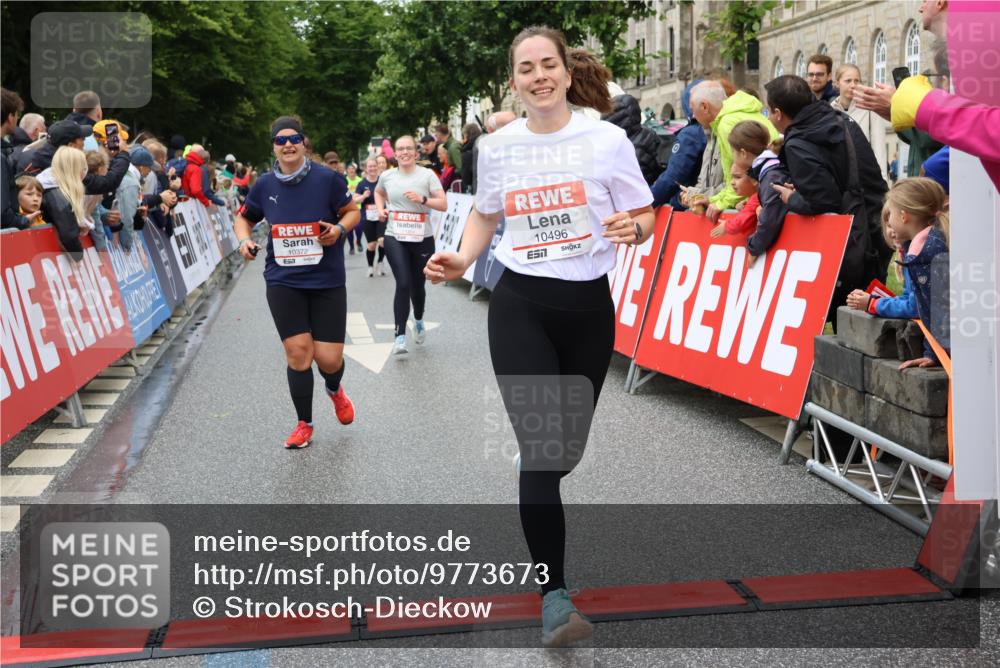 14.06.2026 - REWE Women's Run Strokosch-Dieckow http://msf.ph/oto/9773673 14.06.2026 09:55:39 Ziel 10129, 10231, 10358, 10364, 10372, 10496, 10662, 10699, 10810, 11089, 11300, 11454 meine-sportfotos.de