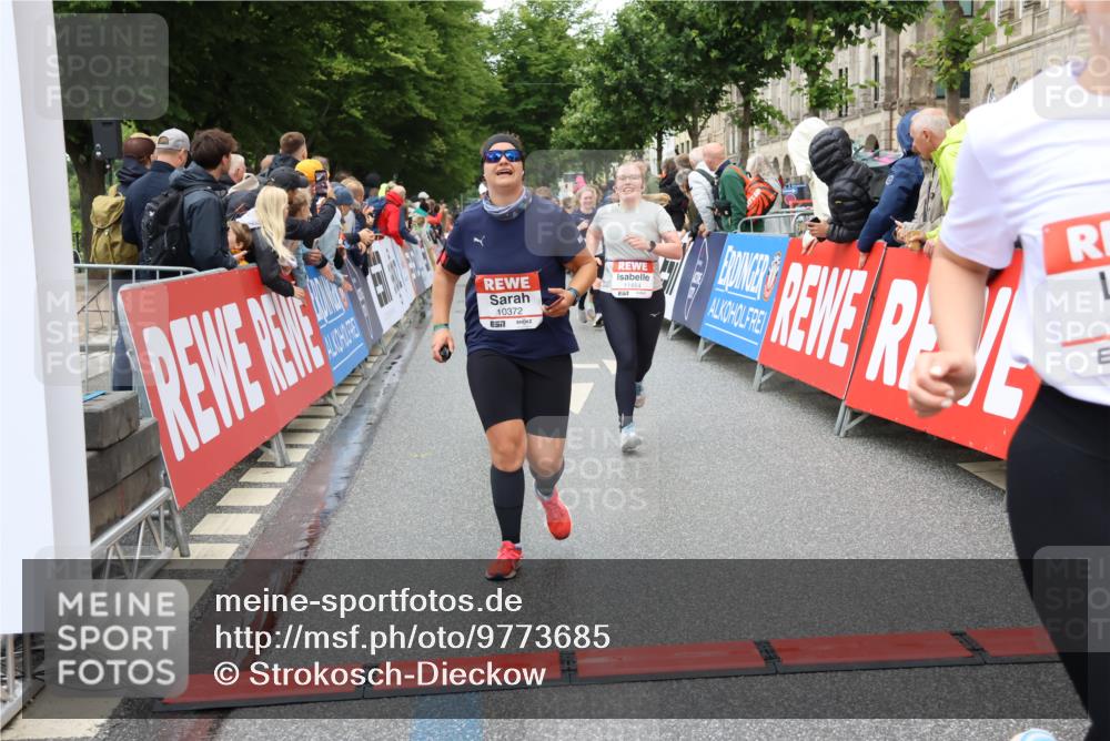 14.06.2026 - REWE Women's Run Strokosch-Dieckow http://msf.ph/oto/9773685 14.06.2026 09:55:40 Ziel 10129, 10231, 10358, 10364, 10372, 10496, 10662, 10699, 10810, 11089, 11300, 11454 meine-sportfotos.de