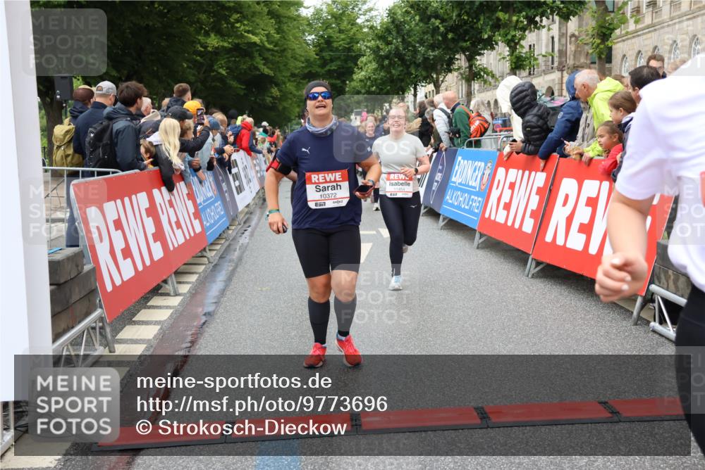 14.06.2026 - REWE Women's Run Strokosch-Dieckow http://msf.ph/oto/9773696 14.06.2026 09:55:40 Ziel 10129, 10231, 10358, 10364, 10372, 10496, 10662, 10699, 10810, 11089, 11300, 11454 meine-sportfotos.de