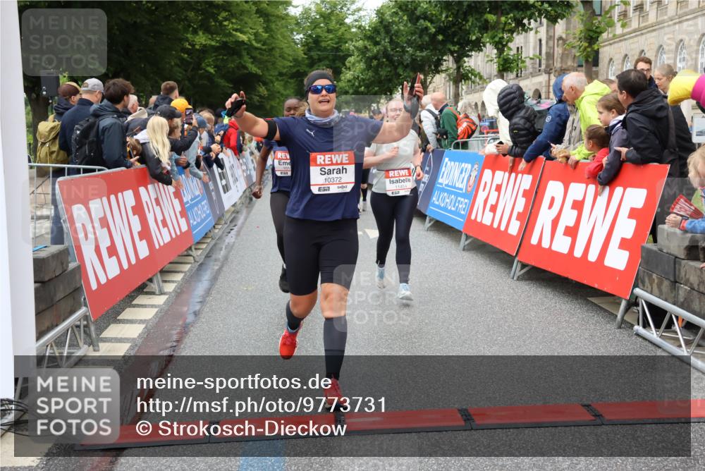 14.06.2026 - REWE Women's Run Strokosch-Dieckow http://msf.ph/oto/9773731 14.06.2026 09:55:40 Ziel 10129, 10231, 10358, 10364, 10372, 10496, 10662, 10699, 10810, 11089, 11300, 11454 meine-sportfotos.de