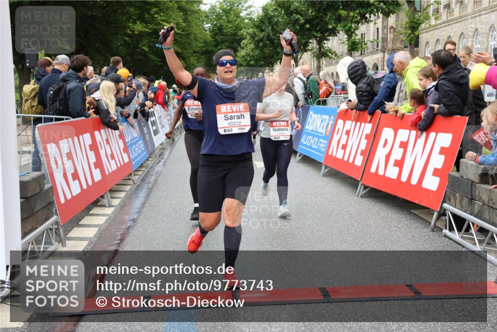 14.06.2026 - REWE Women's Run Strokosch-Dieckow http://msf.ph/oto/9773743 14.06.2026 09:55:40 Ziel 10129, 10231, 10358, 10364, 10372, 10496, 10662, 10699, 10810, 11089, 11300, 11454 meine-sportfotos.de
