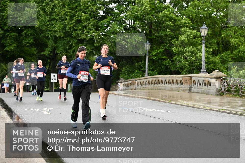 14.06.2026 - REWE Women's Run Dr. Thomas Lammeyer http://msf.ph/oto/9773747 14.06.2026 09:53:19 Laufen 3, 10130, 10818 meine-sportfotos.de