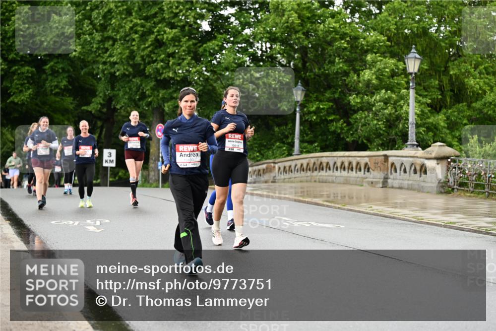 14.06.2026 - REWE Women's Run Dr. Thomas Lammeyer http://msf.ph/oto/9773751 14.06.2026 09:53:20 Laufen 3, 57, 0130, 10818 meine-sportfotos.de