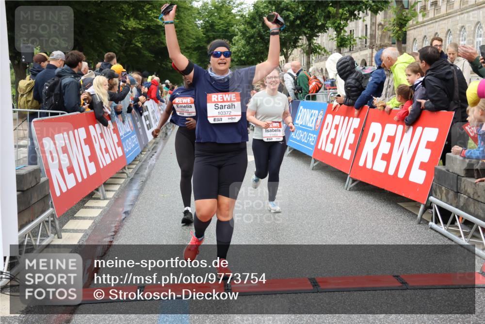 14.06.2026 - REWE Women's Run Strokosch-Dieckow http://msf.ph/oto/9773754 14.06.2026 09:55:40 Ziel 10129, 10231, 10358, 10364, 10372, 10496, 10662, 10699, 10810, 11089, 11300, 11454 meine-sportfotos.de