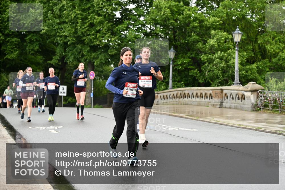 14.06.2026 - REWE Women's Run Dr. Thomas Lammeyer http://msf.ph/oto/9773755 14.06.2026 09:53:20 Laufen 3, 10130, 10818 meine-sportfotos.de
