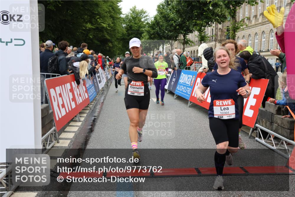14.06.2026 - REWE Women's Run Strokosch-Dieckow http://msf.ph/oto/9773762 14.06.2026 09:55:44 Ziel 10104, 10119, 10129, 10358, 10364, 10372, 10496, 10600, 10662, 10687, 10699, 10810, 10927, 11089, 11454 meine-sportfotos.de