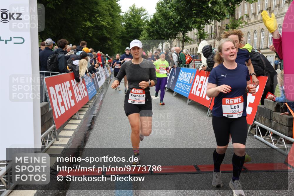 14.06.2026 - REWE Women's Run Strokosch-Dieckow http://msf.ph/oto/9773786 14.06.2026 09:55:44 Ziel 10104, 10119, 10129, 10358, 10364, 10372, 10496, 10600, 10662, 10687, 10699, 10810, 10927, 11089, 11454 meine-sportfotos.de