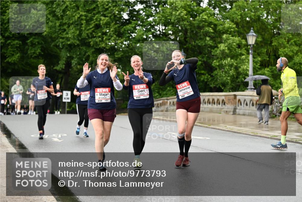 14.06.2026 - REWE Women's Run Dr. Thomas Lammeyer http://msf.ph/oto/9773793 14.06.2026 09:53:24 Laufen 10404, 7, 10689, 7, 10644 meine-sportfotos.de