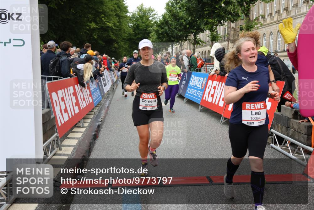 14.06.2026 - REWE Women's Run Strokosch-Dieckow http://msf.ph/oto/9773797 14.06.2026 09:55:44 Ziel 10104, 10119, 10129, 10358, 10364, 10372, 10496, 10600, 10662, 10687, 10699, 10810, 10927, 11089, 11454 meine-sportfotos.de
