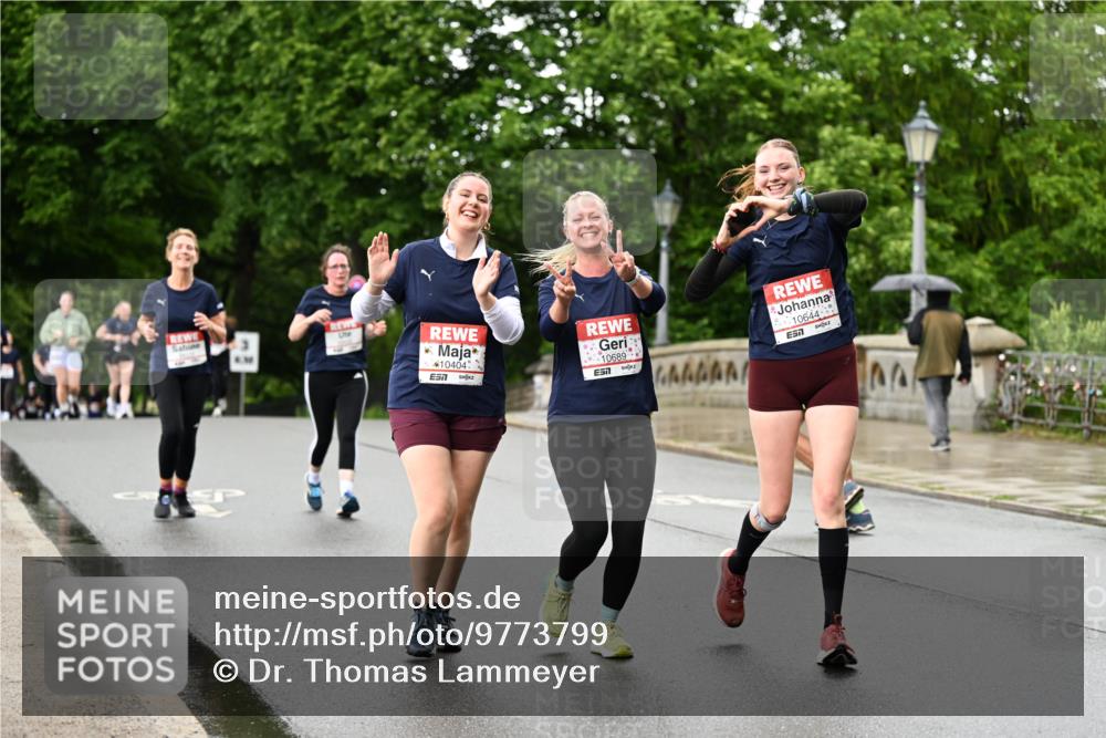 14.06.2026 - REWE Women's Run Dr. Thomas Lammeyer http://msf.ph/oto/9773799 14.06.2026 09:53:25 Laufen 10404, 7, 7, 10689, 10644, 7 meine-sportfotos.de