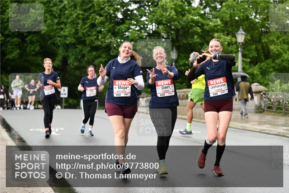 14.06.2026 - REWE Women's Run Dr. Thomas Lammeyer http://msf.ph/oto/9773800 14.06.2026 09:53:25 Laufen 10404, 10689, 7, 10644, 7 meine-sportfotos.de