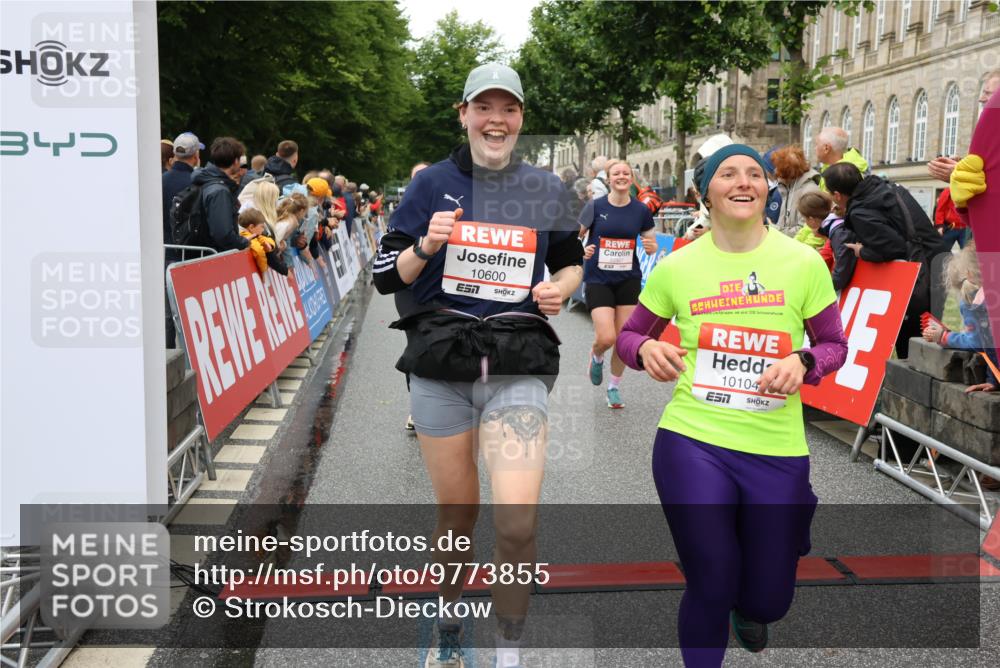 14.06.2026 - REWE Women's Run Strokosch-Dieckow http://msf.ph/oto/9773855 14.06.2026 09:55:46 Ziel 10104, 10119, 10129, 10358, 10364, 10372, 10496, 10600, 10662, 10687, 10699, 10927, 11454 meine-sportfotos.de