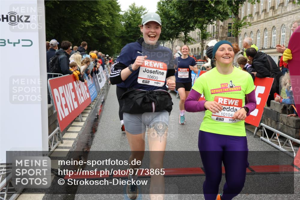 14.06.2026 - REWE Women's Run Strokosch-Dieckow http://msf.ph/oto/9773865 14.06.2026 09:55:46 Ziel 10104, 10119, 10129, 10358, 10364, 10372, 10496, 10600, 10662, 10687, 10699, 10927, 11454 meine-sportfotos.de