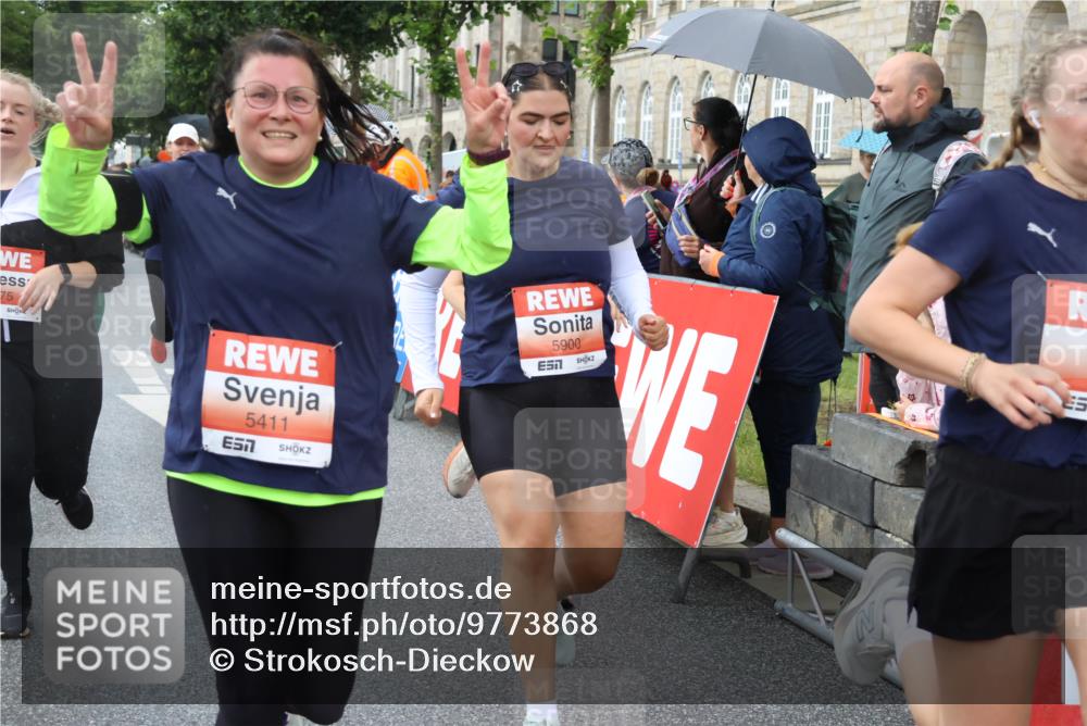 14.06.2026 - REWE Women's Run Strokosch-Dieckow http://msf.ph/oto/9773868 14.06.2026 11:08:30 Ziel 5175, 5253, 5296, 5411, 5459, 5597, 5807, 5875, 5900, 5931, 5949 meine-sportfotos.de
