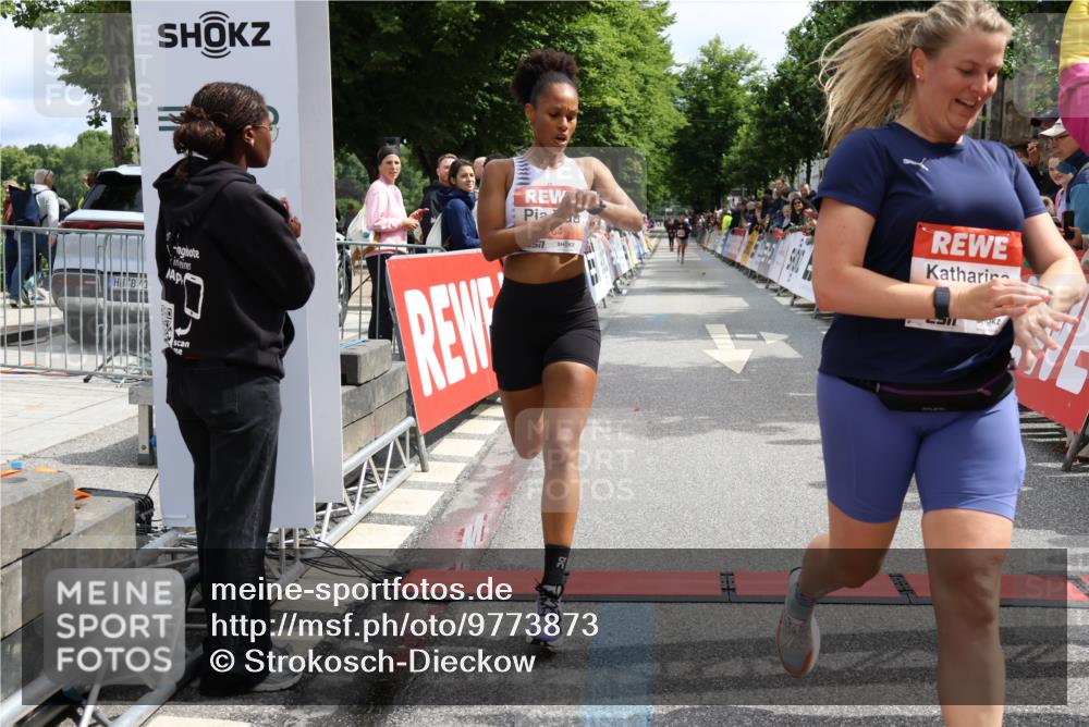 14.06.2026 - REWE Women's Run Strokosch-Dieckow http://msf.ph/oto/9773873 14.06.2026 10:53:59 Ziel 5164, 5975 meine-sportfotos.de