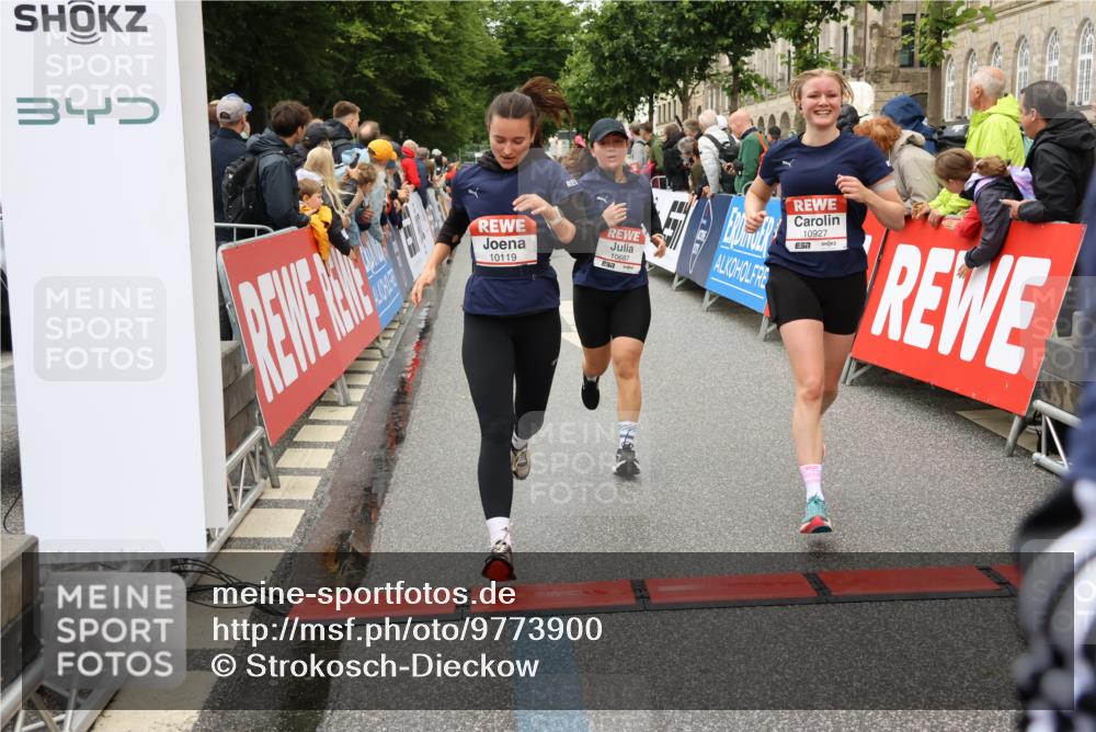 14.06.2026 - REWE Women's Run Strokosch-Dieckow http://msf.ph/oto/9773900 14.06.2026 09:55:47 Ziel 10104, 10119, 10129, 10358, 10364, 10372, 10496, 10600, 10623, 10662, 10687, 10699, 10927, 11454 meine-sportfotos.de