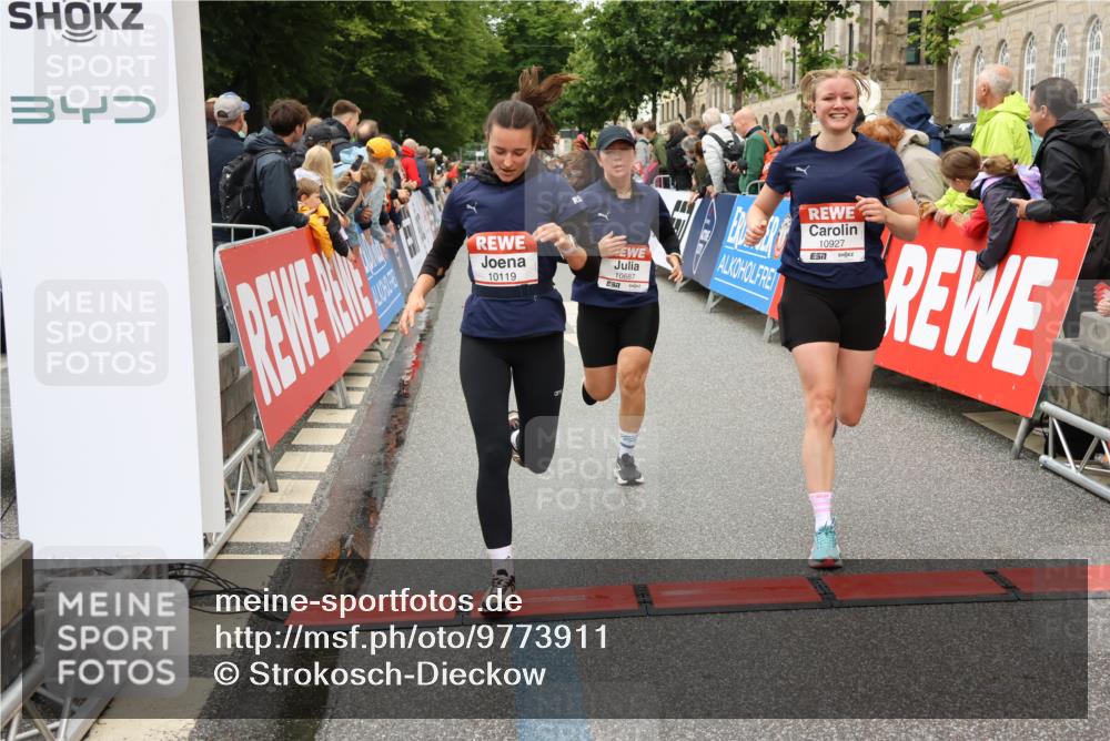 14.06.2026 - REWE Women's Run Strokosch-Dieckow http://msf.ph/oto/9773911 14.06.2026 09:55:47 Ziel 10104, 10119, 10129, 10358, 10364, 10372, 10496, 10600, 10623, 10662, 10687, 10699, 10927, 11454 meine-sportfotos.de