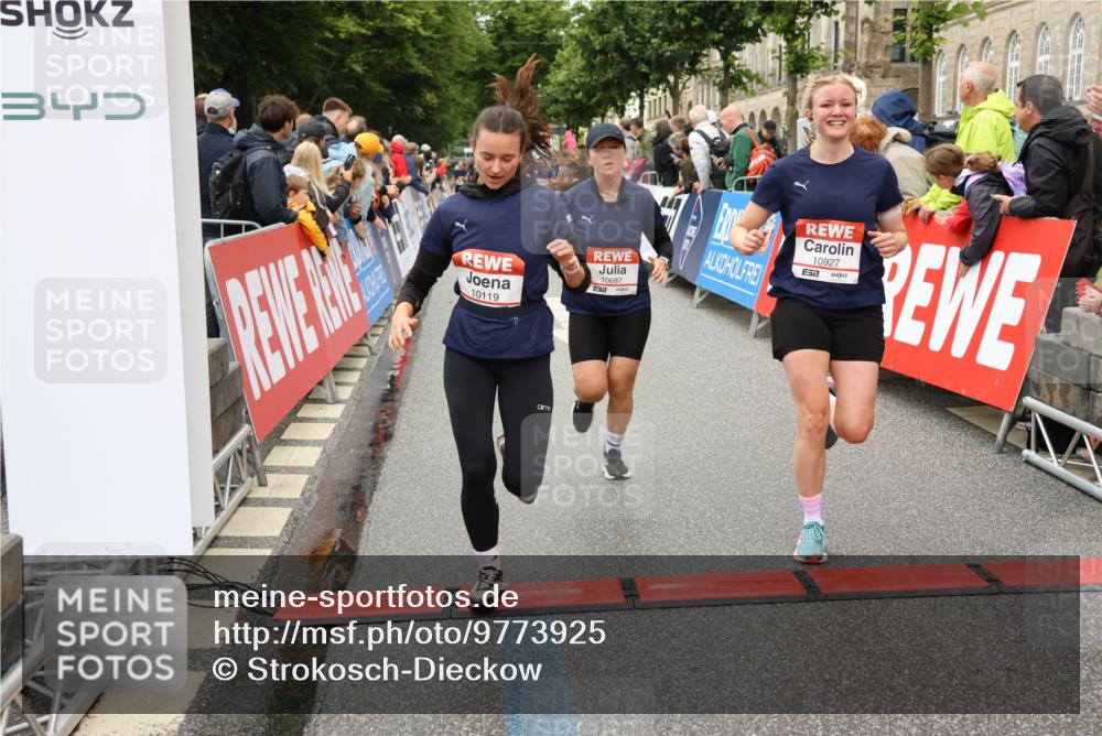 14.06.2026 - REWE Women's Run Strokosch-Dieckow http://msf.ph/oto/9773925 14.06.2026 09:55:47 Ziel 10104, 10119, 10129, 10358, 10364, 10372, 10496, 10600, 10623, 10662, 10687, 10699, 10927, 11454 meine-sportfotos.de