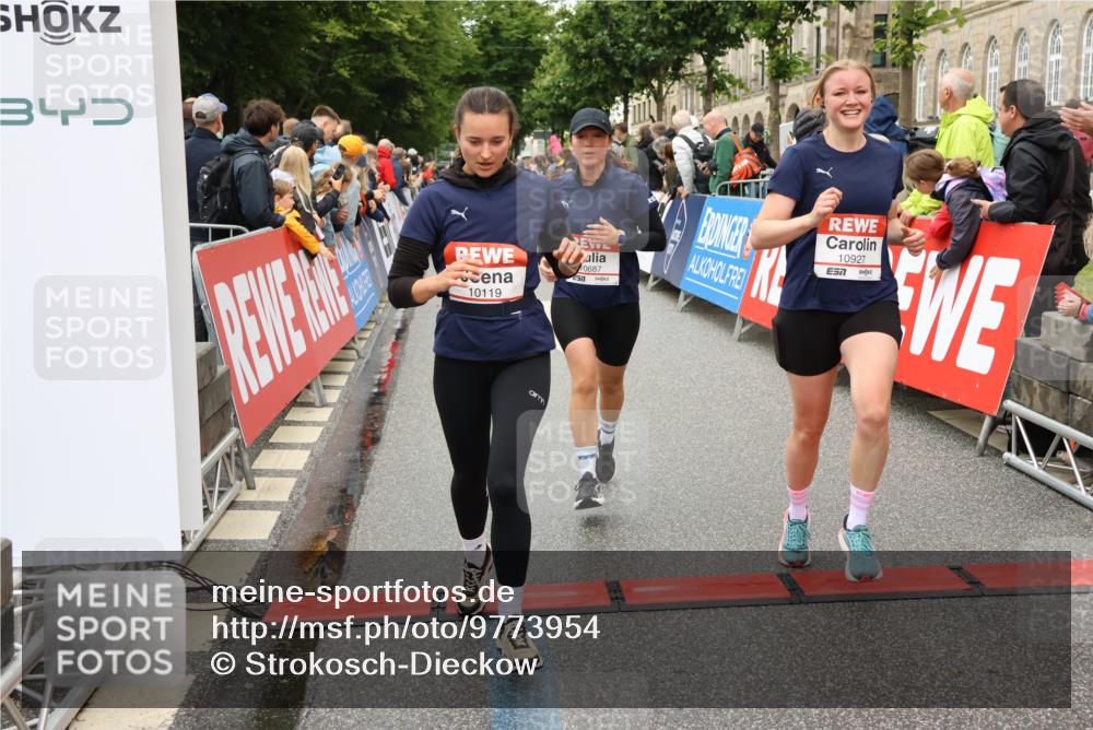 14.06.2026 - REWE Women's Run Strokosch-Dieckow http://msf.ph/oto/9773954 14.06.2026 09:55:47 Ziel 10104, 10119, 10129, 10358, 10364, 10372, 10496, 10600, 10623, 10662, 10687, 10699, 10927, 11454 meine-sportfotos.de