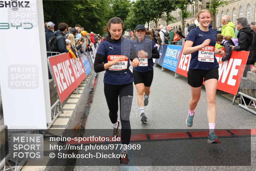 14.06.2026 - REWE Women's Run Strokosch-Dieckow http://msf.ph/oto/9773969 14.06.2026 09:55:47 Ziel 10104, 10119, 10129, 10358, 10364, 10372, 10496, 10600, 10623, 10662, 10687, 10699, 10927, 11454 meine-sportfotos.de