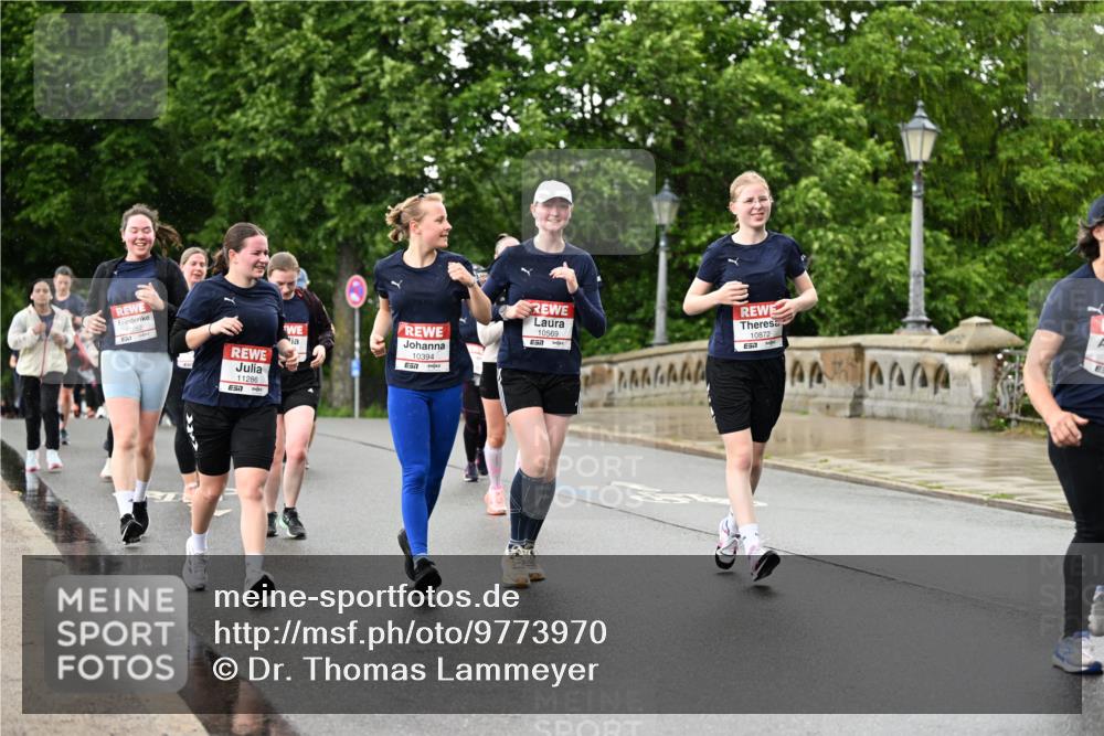 14.06.2026 - REWE Women's Run Dr. Thomas Lammeyer http://msf.ph/oto/9773970 14.06.2026 09:53:50 Laufen 11286, 10394, 10569, 51, 10872 meine-sportfotos.de