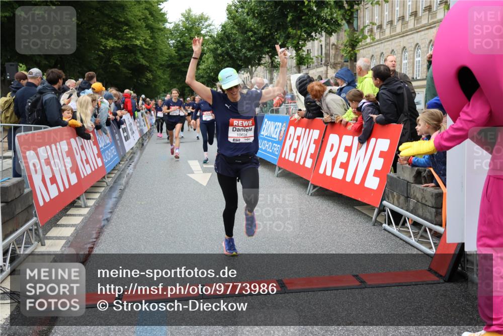 14.06.2026 - REWE Women's Run Strokosch-Dieckow http://msf.ph/oto/9773986 14.06.2026 09:55:52 Ziel 10104, 10119, 10285, 10546, 10600, 10623, 10687, 10745, 10882, 10927 meine-sportfotos.de
