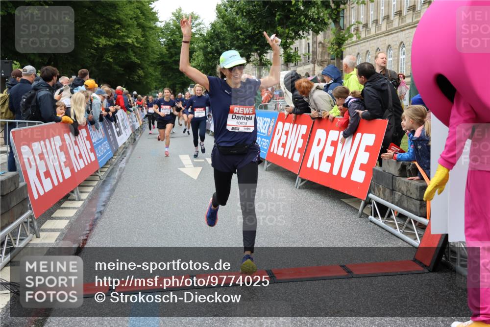 14.06.2026 - REWE Women's Run Strokosch-Dieckow http://msf.ph/oto/9774025 14.06.2026 09:55:52 Ziel 10104, 10119, 10285, 10546, 10600, 10623, 10687, 10745, 10882, 10927 meine-sportfotos.de