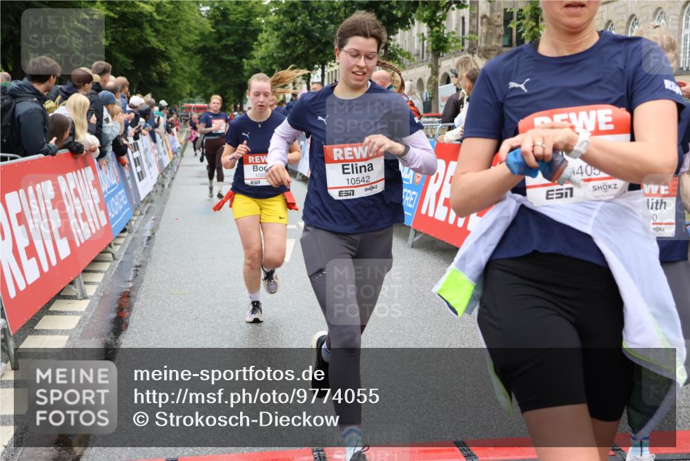 14.06.2026 - REWE Women's Run Strokosch-Dieckow http://msf.ph/oto/9774055 14.06.2026 09:59:46 Ziel 10088, 10190, 10264, 10279, 10280, 10405, 10542, 10567, 10664, 10721, 10858, 11005, 11221, 11275 meine-sportfotos.de