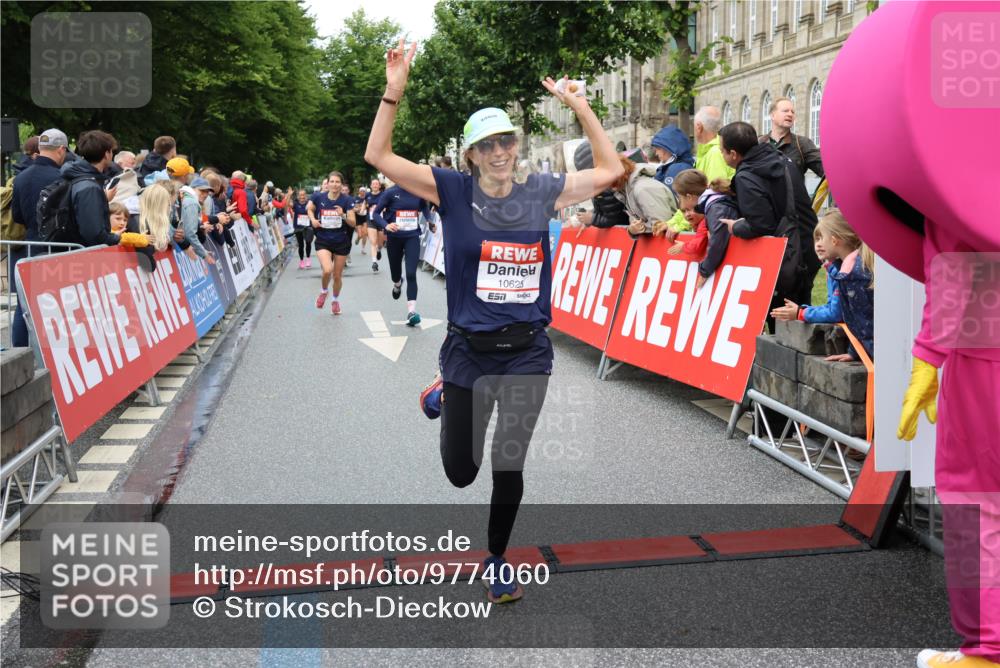 14.06.2026 - REWE Women's Run Strokosch-Dieckow http://msf.ph/oto/9774060 14.06.2026 09:55:52 Ziel 10104, 10119, 10285, 10546, 10600, 10623, 10687, 10745, 10882, 10927 meine-sportfotos.de