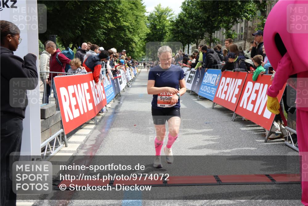14.06.2026 - REWE Women's Run Strokosch-Dieckow http://msf.ph/oto/9774072 14.06.2026 10:53:46 Ziel 5109, 5786 meine-sportfotos.de