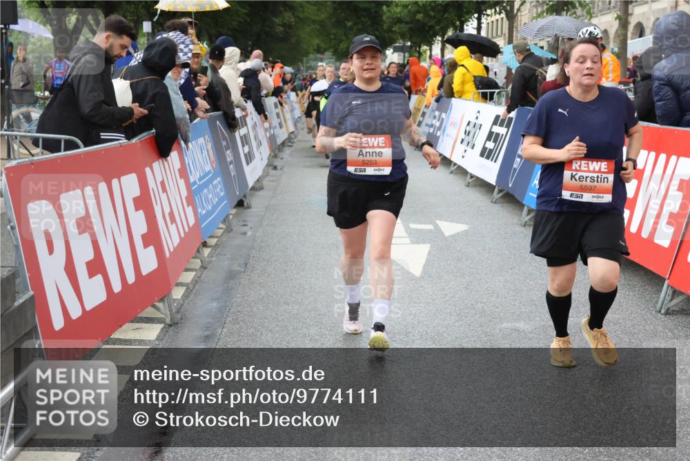 14.06.2026 - REWE Women's Run Strokosch-Dieckow http://msf.ph/oto/9774111 14.06.2026 11:08:25 Ziel 5016, 5019, 5201, 5206, 5253, 5478, 5597, 5807 meine-sportfotos.de