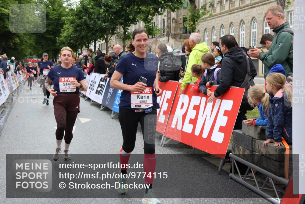14.06.2026 - REWE Women's Run Strokosch-Dieckow http://msf.ph/oto/9774115 14.06.2026 09:59:49 Ziel 10190, 10264, 10280, 10405, 10542, 10567, 10664, 10850, 11221, 11406 meine-sportfotos.de