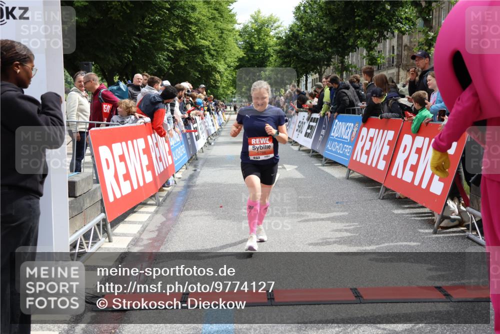 14.06.2026 - REWE Women's Run Strokosch-Dieckow http://msf.ph/oto/9774127 14.06.2026 10:53:46 Ziel 5109, 5786 meine-sportfotos.de