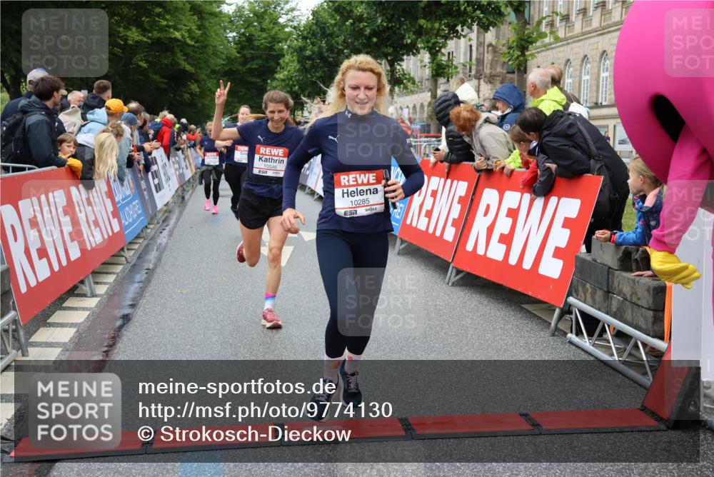 14.06.2026 - REWE Women's Run Strokosch-Dieckow http://msf.ph/oto/9774130 14.06.2026 09:55:54 Ziel 10119, 10285, 10546, 10600, 10623, 10687, 10745, 10796, 10874, 10882, 10927 meine-sportfotos.de