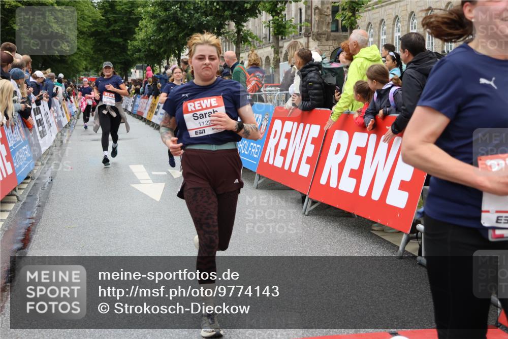 14.06.2026 - REWE Women's Run Strokosch-Dieckow http://msf.ph/oto/9774143 14.06.2026 09:59:50 Ziel 10190, 10264, 10280, 10405, 10542, 10567, 10664, 10850, 11221, 11406 meine-sportfotos.de