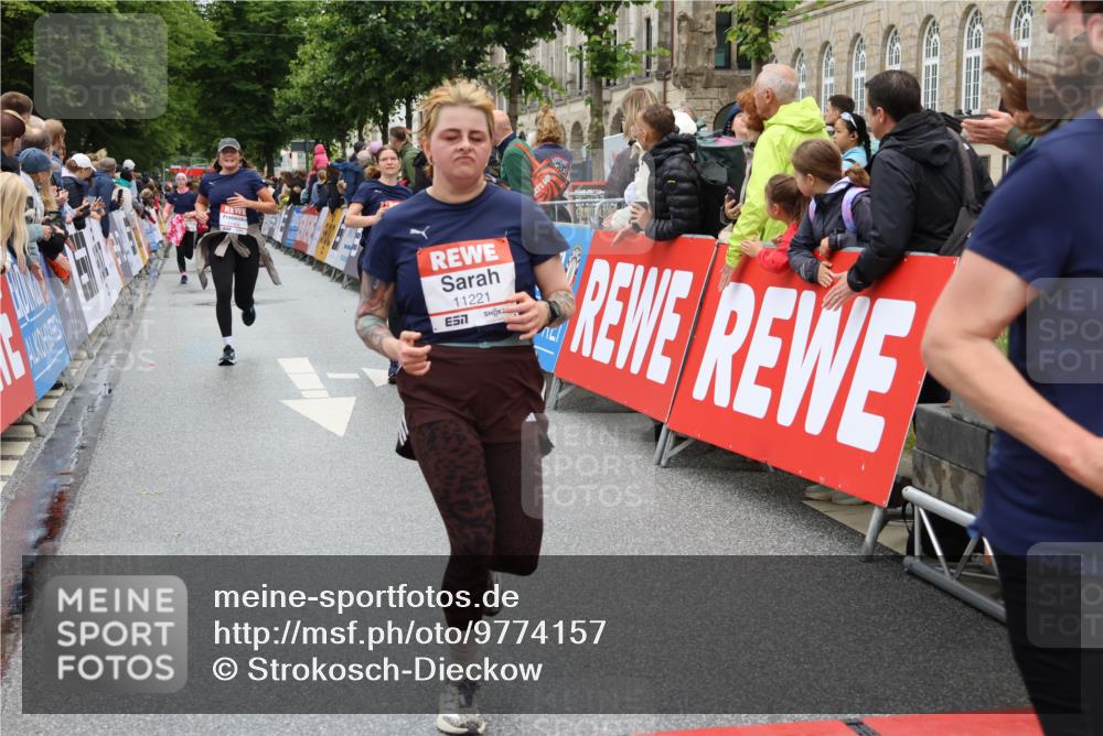14.06.2026 - REWE Women's Run Strokosch-Dieckow http://msf.ph/oto/9774157 14.06.2026 09:59:50 Ziel 10190, 10264, 10280, 10405, 10542, 10567, 10664, 10850, 11221, 11406 meine-sportfotos.de