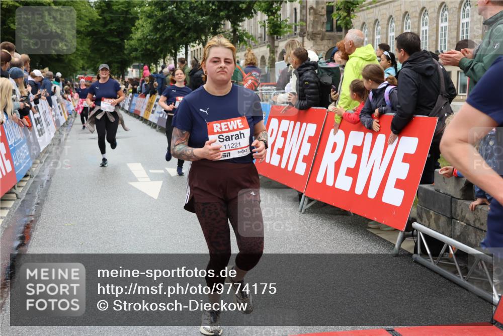 14.06.2026 - REWE Women's Run Strokosch-Dieckow http://msf.ph/oto/9774175 14.06.2026 09:59:50 Ziel 10190, 10264, 10280, 10405, 10542, 10567, 10664, 10850, 11221, 11406 meine-sportfotos.de