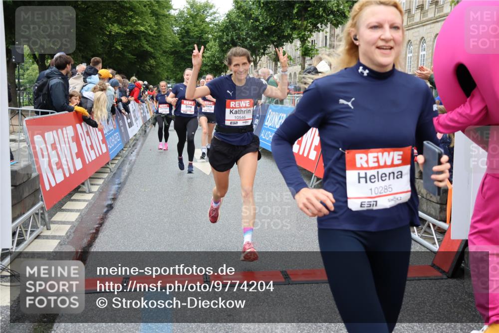 14.06.2026 - REWE Women's Run Strokosch-Dieckow http://msf.ph/oto/9774204 14.06.2026 09:55:54 Ziel 10119, 10285, 10546, 10600, 10623, 10687, 10745, 10796, 10874, 10882, 10927 meine-sportfotos.de