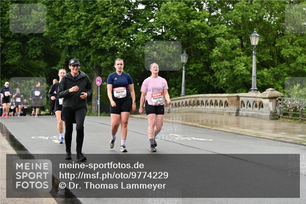 14.06.2026 - REWE Women's Run Dr. Thomas Lammeyer http://msf.ph/oto/9774229 14.06.2026 09:54:27 Laufen 10330, 10040 meine-sportfotos.de