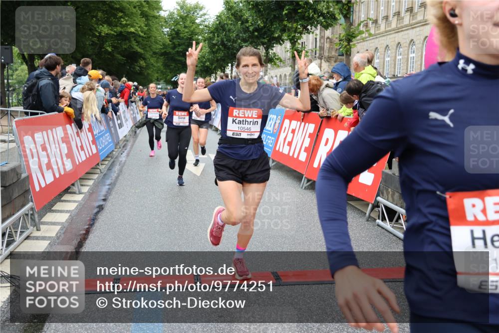 14.06.2026 - REWE Women's Run Strokosch-Dieckow http://msf.ph/oto/9774251 14.06.2026 09:55:55 Ziel 10119, 10285, 10546, 10623, 10687, 10745, 10796, 10874, 10882, 10927 meine-sportfotos.de