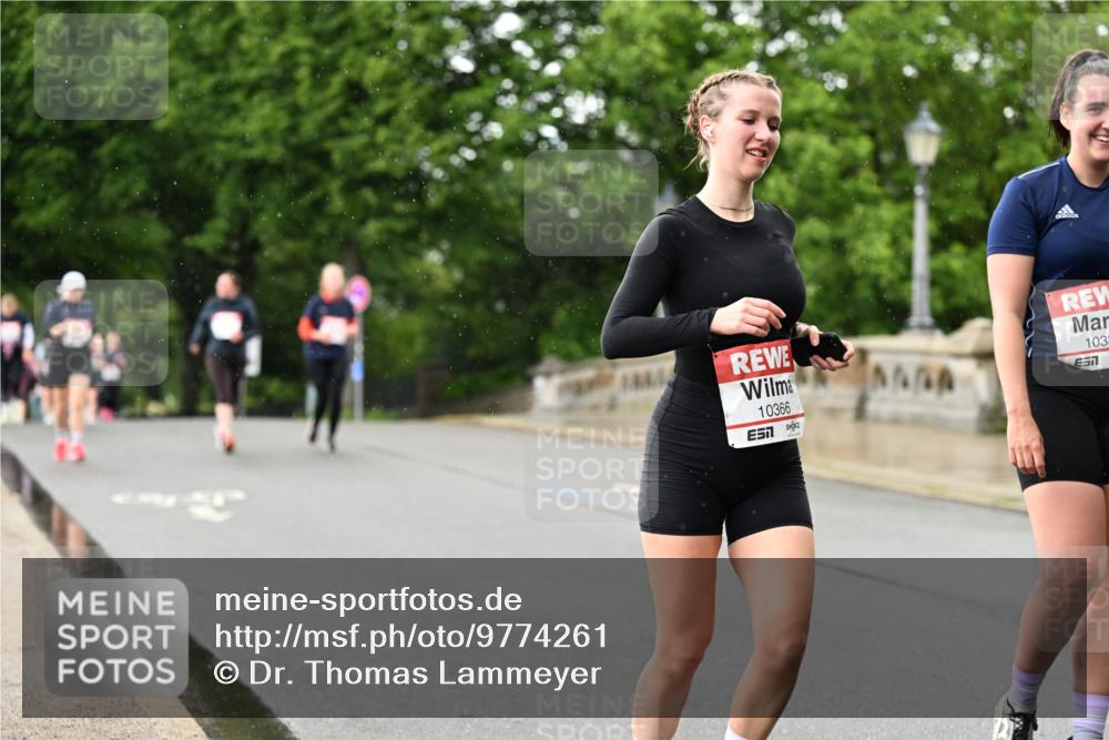 14.06.2026 - REWE Women's Run Dr. Thomas Lammeyer http://msf.ph/oto/9774261 14.06.2026 09:54:31 Laufen 10366, 1035, 57 meine-sportfotos.de
